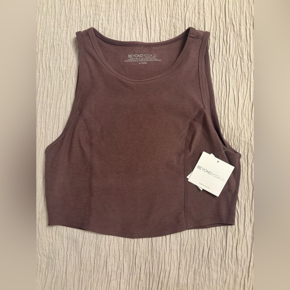 NEW BEYOND YOGA - Spacedye Motivate Cropped Tank with Built In Bra - Picture 3 of 8